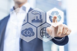Equipo técnico realizando estudio ambiental y territorial estratégico.
